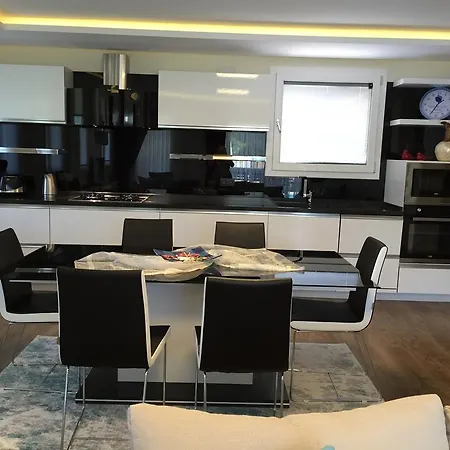 Crescent Twins -white Villa *