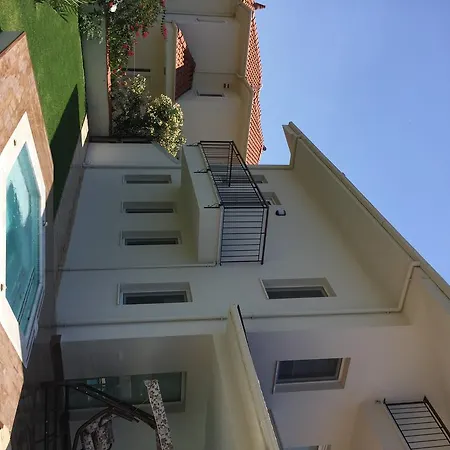 Crescent Twins -white Villa