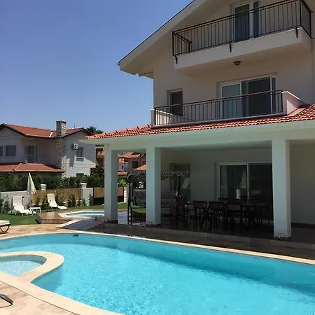 Crescent Twins -white 别墅