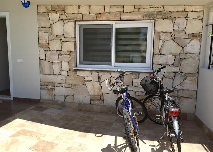 Crescent Twins -white Villa *