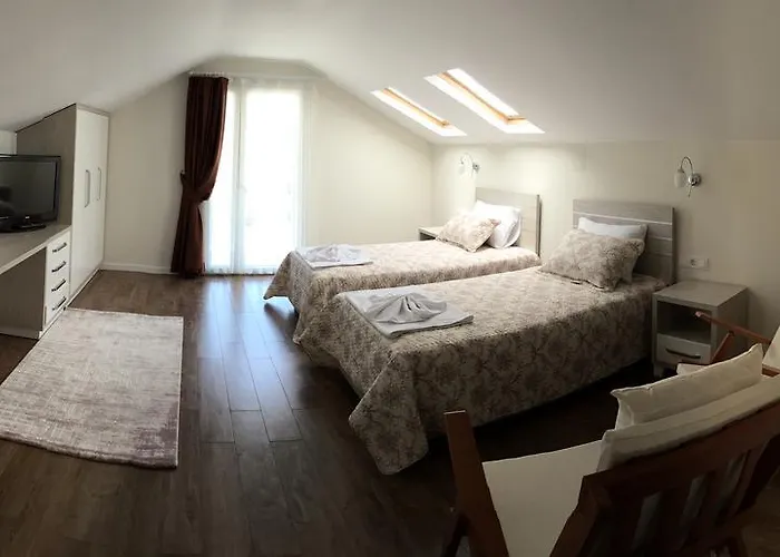 Crescent Twins -white * Dalyan