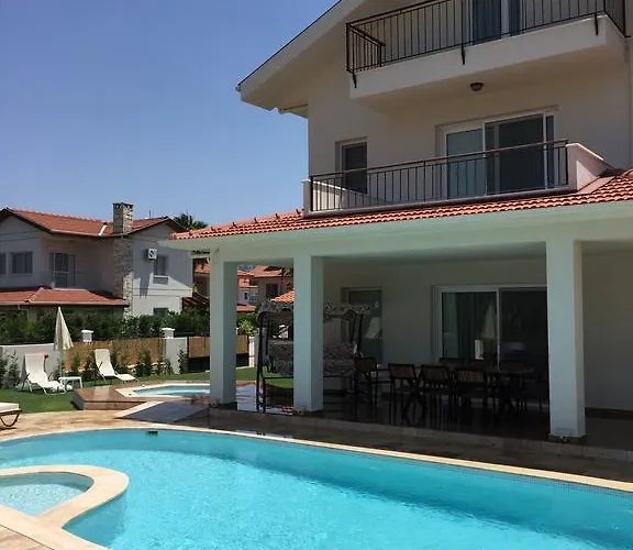 Crescent Twins -white Villa