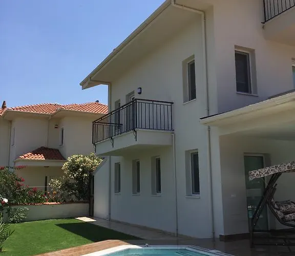 Crescent Twins -white Villa *