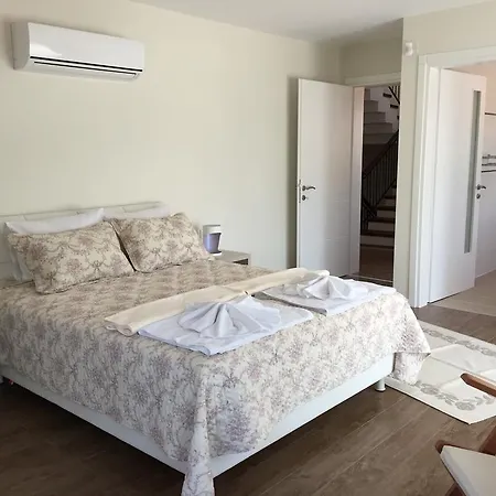 Crescent Twins -white Villa Dalyan