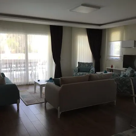 Crescent Twins -white Villa *