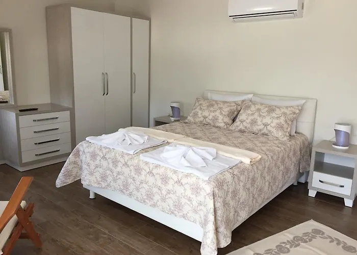 Crescent Twins -white Villa