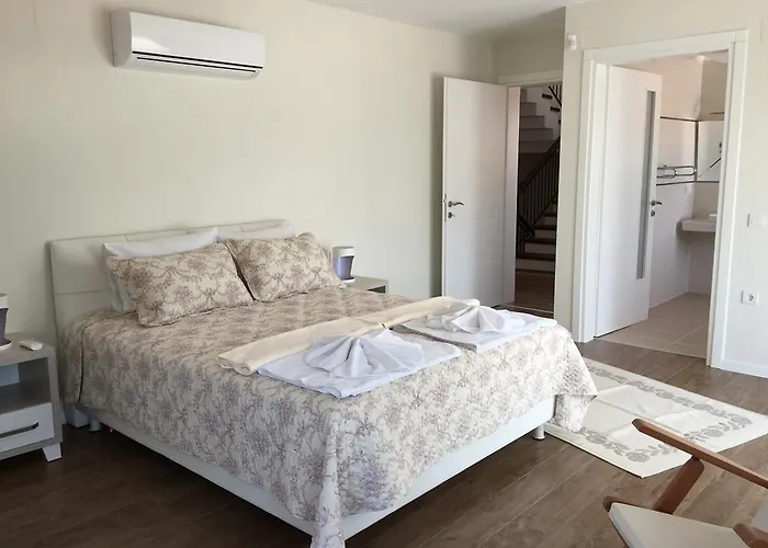 Crescent Twins -white Villa Dalyan