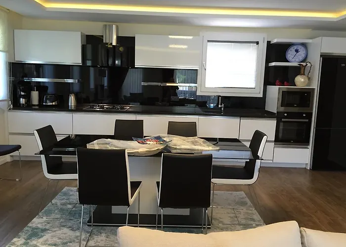 Crescent Twins -white Villa *