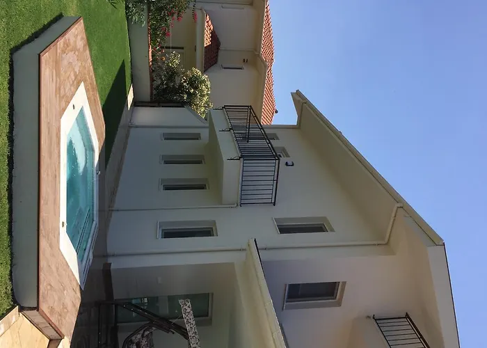 Crescent Twins -white Villa