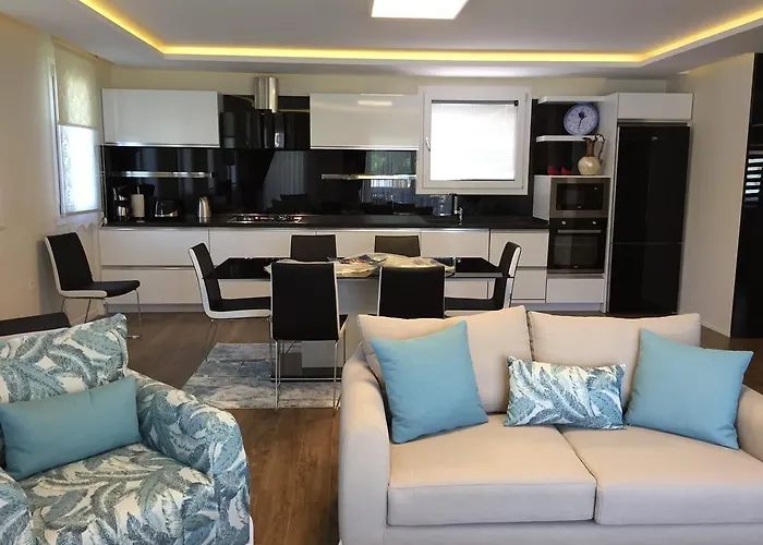 Crescent Twins -white Villa *